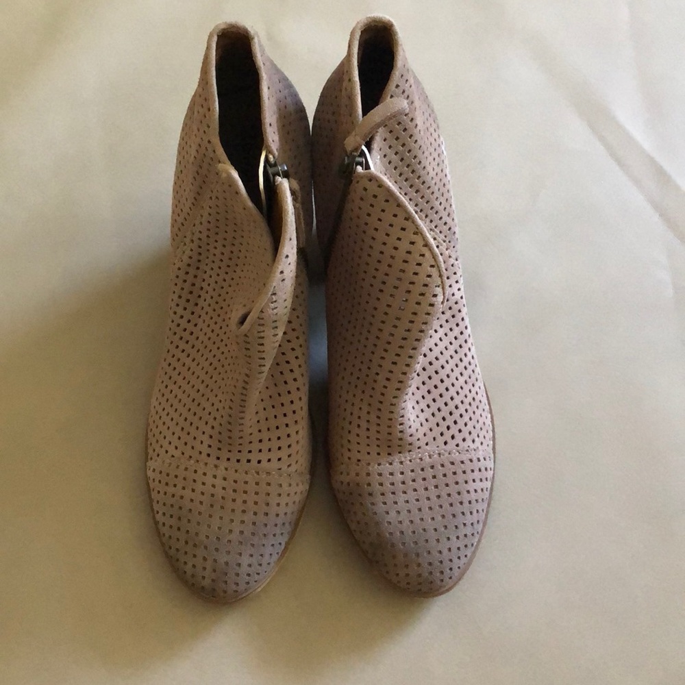 Susina NEW Perforated Suede Ankle Bootie 9M